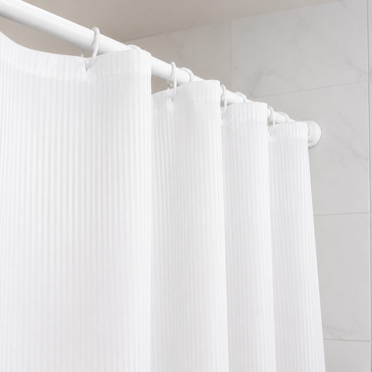 cortina_blanca_liviana