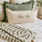 ALMOHADON BORDADO SLOW LIFE 35 x 70 BLUME Accesorios